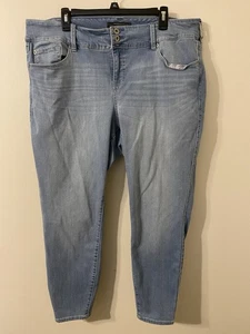 Womens Torrid Lighter Blue Wash 2-Button Jegging Jeans Size 22R 28” Inseam - Picture 1 of 3