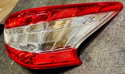 Luz trasera exterior derecha pasajero Nissan Sentra 2013-2015 OEM - excelente estado Foto 1 de 4