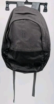 Mochila Nixon correas de cinturón de seguridad negras y grises Foto 1 de 4