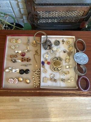 Vintage Jewelry Lot - SWANK, CORO, STAR, TRIFARI, SARAH COV. NICE!!’ - Image 1 of 4