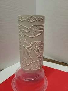 Vintage 7" Vase weiß Biskuit Keramik geprägt Kranich - Bild 1 von 7