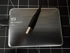 WD MY PASSPORT ULTRA PREMIUM STORAGE Gray / Silver 1 TB Tested - Photo 1/2