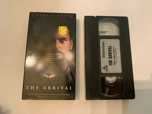 1996 The Arrival VHS Video Tape Charlie Sheen - Picture 1 of 2
