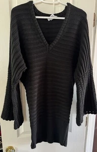🎩🎩Newport News Vintage Black Ribbed/Crochet Sweater Size M🎩🎩 - Picture 1 of 6