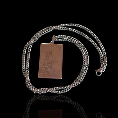 Collar colgante de cartas del tarot de acero inoxidable El mago cadena de 23 pulgadas Foto 1 de 4
