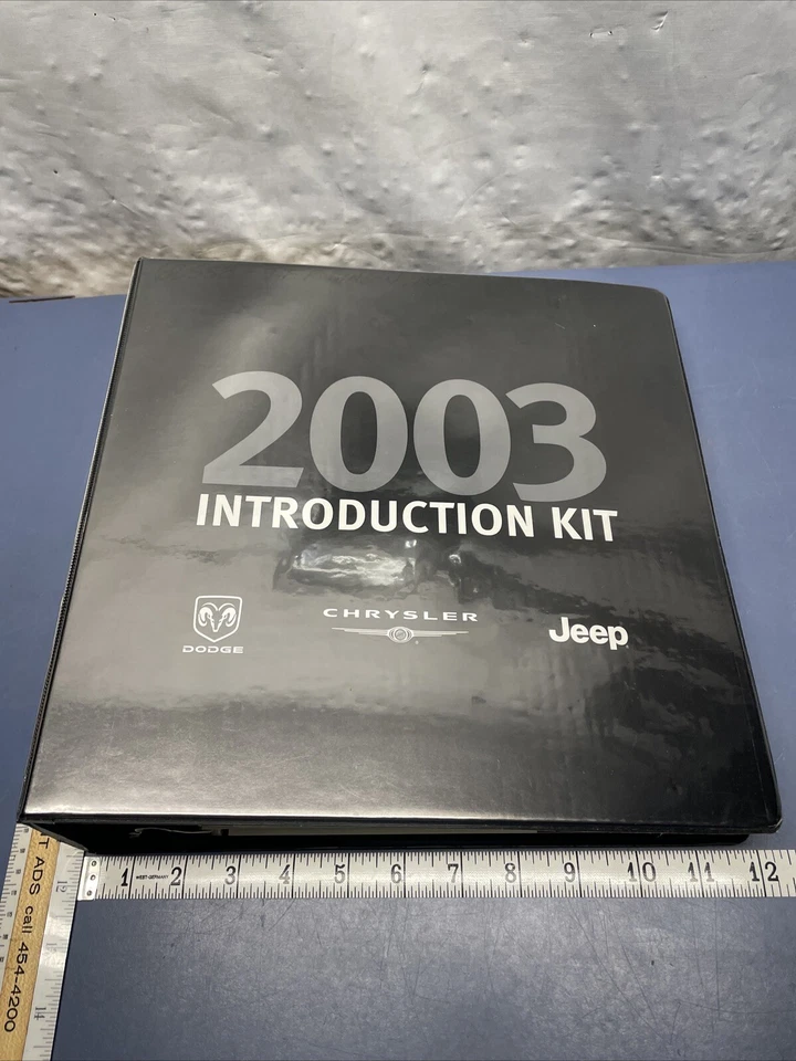 Raro Dodge Chrysler Jeep 2003 kit de introducción al concesionario Foto 1 de 4