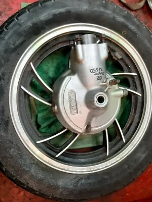 1982 YAMAHA XJ650 OEM ARO DE RODA TRASEIRA com tração final e parafusos - Imagem 1 de 4