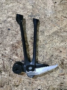 2009-2011 suzuki gsxr 1000 oem left side passenger rearset with footpeg - Picture 1 of 9