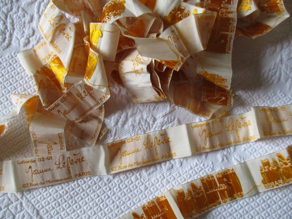 ruban de soie tissé griffé Jeanne Lefèvre  Paris jaune et crème ancien N°1 - Photo 1/1