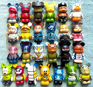 Disney Vinylmation Lot - (Stck 25) VERSCHIEDENE Serie - LISTE LESEN - LOT #T - Bild 1 von 2