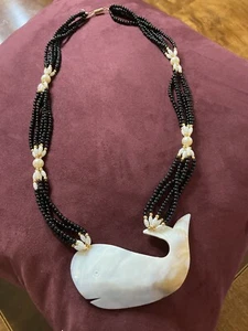 Schöner Modeschmuck Walform Muschel Halskette Schwarz Gold Perlen Beads - Bild 1 von 11