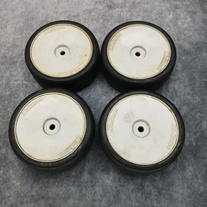 Set di quattro ruote e pneumatici RC 1:10 - usati - Foto 1 di 8