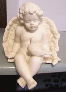 Vintage Cherub Engel mit Flügeln Taube Regal Sitter Porzellan matt elfenbeinfarben lackiert - Bild 1 von 4