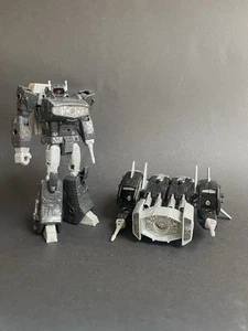 Transformers Generations Select Shockwave ( Shackwave) - Picture 1 of 3