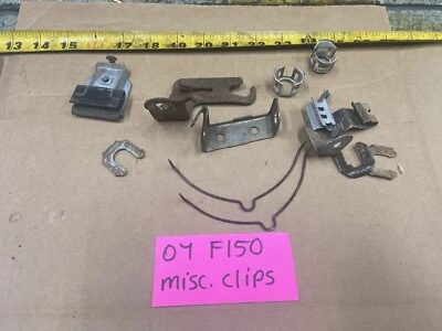 2004-2008 FORD F150 Miscellaneous Clips Retainers - Image 1 of 4