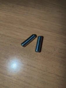 Stihl 045, 056 Kettensäge Kurbelgehäuse Dübel oder Stifte. Positionierstifte. - Bild 1 von 1