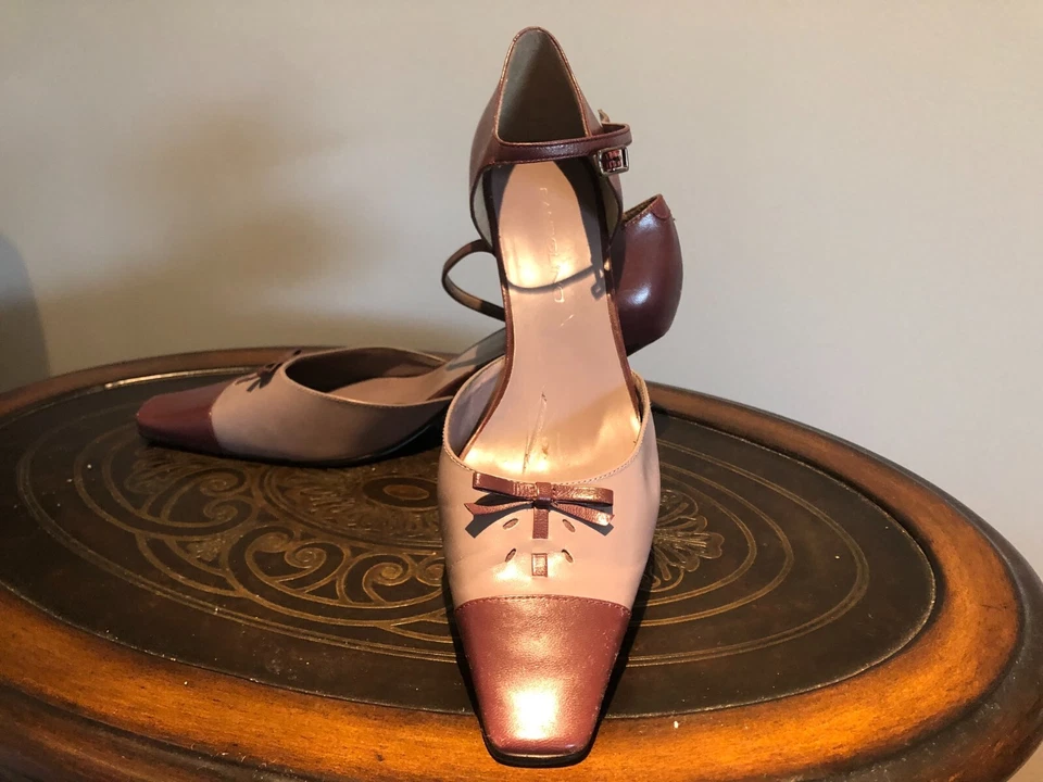 Vintage woman's cream and brown color shoes. Brand Bandolino, size 8.5 - Image 1 of 4