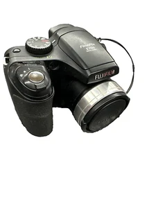 Fujifilm Finepix S700 Digital Camera - Battery Door Latch Is Cracked - Works - Picture 1 of 11