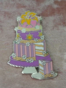 Disney - Creazioni Torte Personalizzate - Aggrovigliate - Raperonzolo - Spilla Mystery Box - Foto 1 di 1