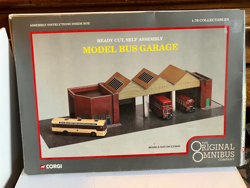 CORGI TOYS MODÈLE BUS GARAGE READY CUT  ORIGINAL VINTAGE NO ATLAS - Photo 1/4