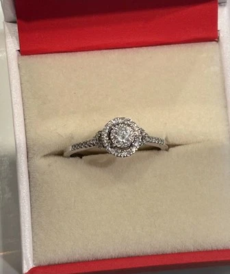 illusion set halo 0.25ct diamond 9ct white gold ring - Image 1 of 4