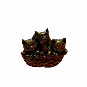 AVON Vintage Gold Tone Pin Cats Kittens Woven Basket Of Love Tack Pin - Picture 1 of 2