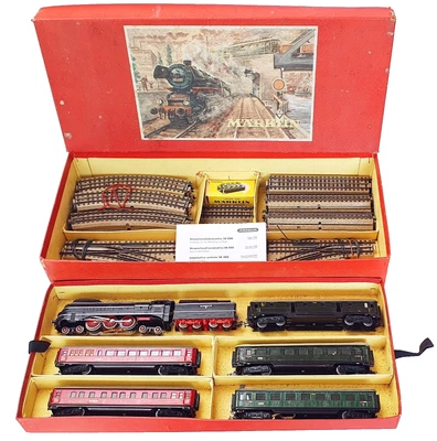 Marklin AC HO SK-800 German BR-06 STREAMLINED STEAM LOCOMOTIVE Gift Set NMB 1959 - Image 1 of 4