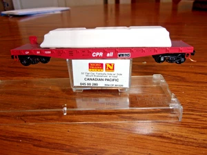 Micro-trains c 045 00 280 N-scale Canadian Pacific Flatcar w/Load #301220 - Picture 1 of 2