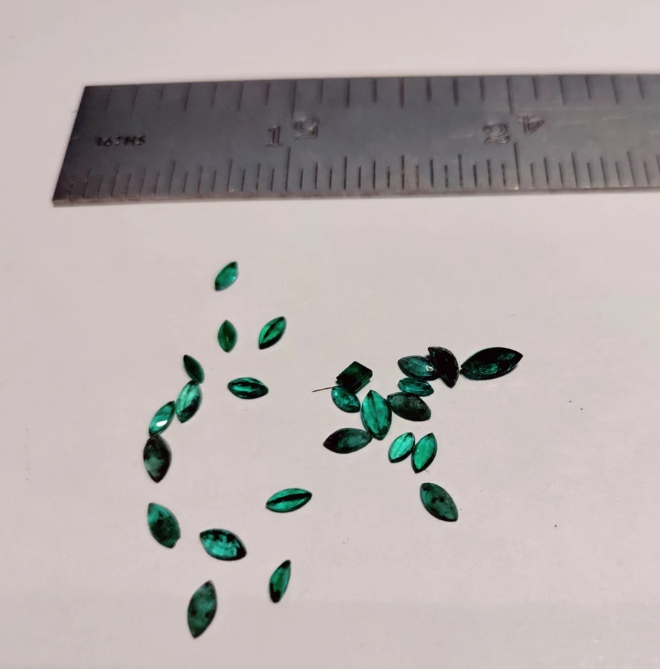 Paquete Esmeralda Natural de 24 Piedras Marquesa, 6x3 a 4x2mm, 2.4ct (P14) Foto 1 de 1