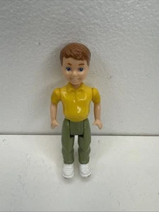 Playskool Puppenhaus JUNGE BRUDER SOHN Puppe gelbes Shirt liebevolle Familie 3" Figur - Bild 1 von 7