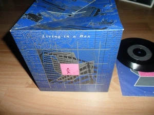 LIVING IN A BOX  (VERY RARE 7" VINYL SINGLE IN SPECIAL FOLD OUT CARDBOARD BOX !) - Picture 1 of 5