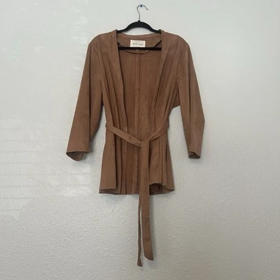 Chaqueta de gamuza River Island para mujer 18 con cinturón abierto imitación gamuza marrón camel Foto 1 de 4