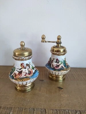 Salière Et Poivrier En Porcelaine et Laiton Made In Italy Capodimonte Chérubin  - Photo 1/4