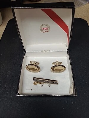Vintage HICKOK Gold Tone laurel leaf Cufflinks & Tie Bar Set in Box retro - Image 1 of 4