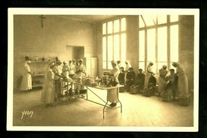 Medical postcard France French School interior hospital Yvon nurses doctors - Picture 1 of 2