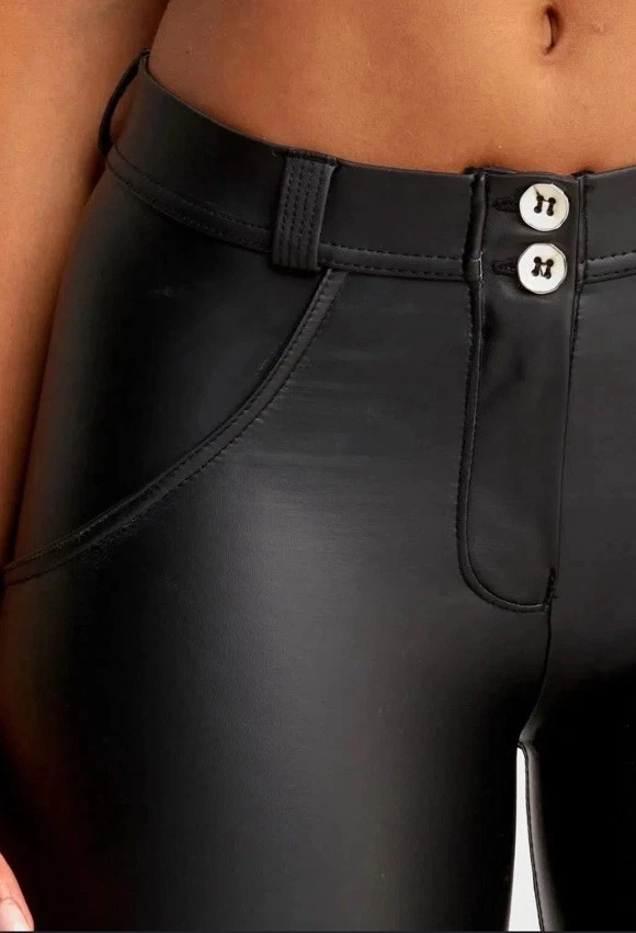 Pantalones Freddy WR.UP Wrup negros de imitación de cuero tiro medio doble botón 7/8 nuevos sin etiquetas-6 medianos Foto 1 de 4