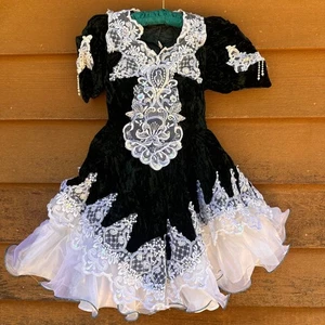 Girls Green Velvet Dress With White Lace & Pearl Accents Size 7 Elegant Design M - Picture 1 of 17
