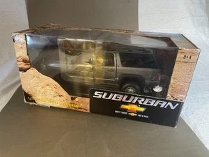 Ertl Collectables 1:18 Out Door Sports Man. Chevy Suburban (siehe Hinweise) (1069) - Bild 1 von 5