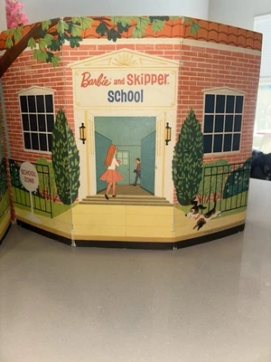 Juego escolar Barbie y patrón 1965 muy raro de colección completo con instrucciones Foto 1 de 4