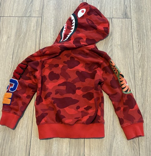 A BATHING APE (BAPE) Felpa con cappuccio BAPE A Bathing Ape bambino ragazzo ragazza taglia 90 rossa logo mimetico