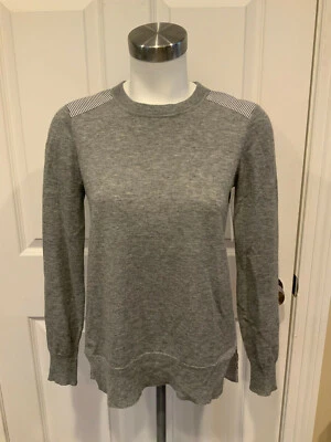 J. Suéter de lã cinza Crew com costas listradas azuis e brancas, tamanho XXS - Imagem 1 de 4