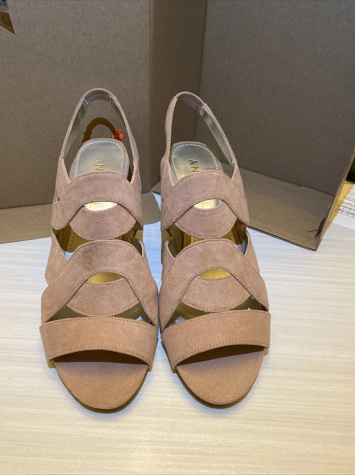 Sandalia Anne Klein AK7GWEN Rosa Gamuza Punta Abierta Tacón de Cuña Sin Cordones Tirantes Talla 9.5 Foto 1 de 4
