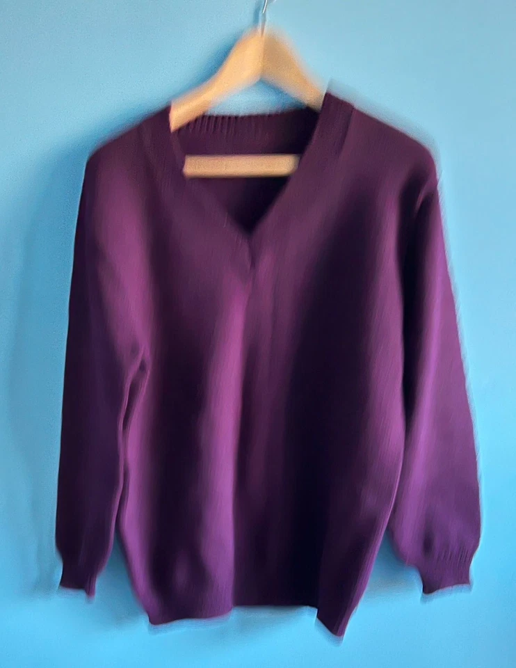 Hand woven man 100% wool a heavy sweater/triangle neckline L pullover fuchsia - Image 1 of 1
