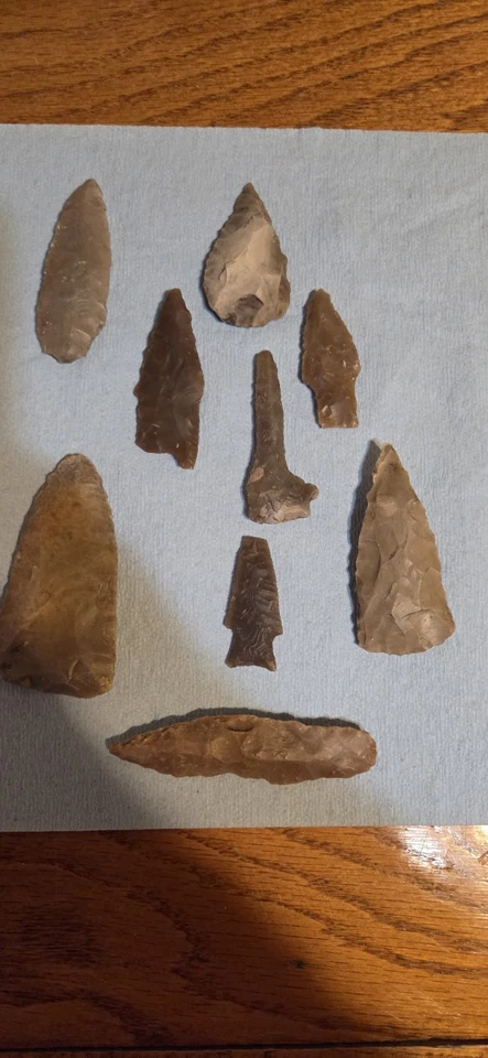 Auténticas puntas de lanza y un taladro encontradas alrededor de las puntas de flecha de Buda Texas Foto 1 de 1