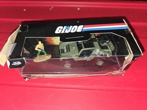 V.A.M.P. Olivgrün und Herzog Druckguss Figur "G.I. Joe " "Hollywood Rides" Serie - Bild 1 von 4