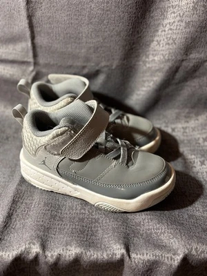 Youth PS Jordan  Max Aura Wolf Grey Cool Grey White DA8022-005 size 11 - Image 1 of 4