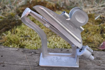 Bitzԑnburger Flԑtching Jig and Clamp - Archery Arrow Fletching Tool Kit - Image 1 of 4