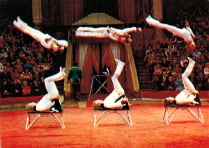 1979 Russian postcard HUMAN-JUGGLING ICARIAN GAMES in circus - Picture 1 of 2