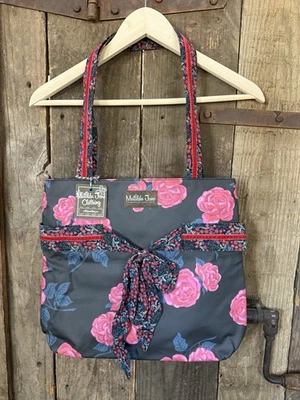 Bolso de Mano Matilda Jane Heart Strings Lazo Negro Rosa Floral Recubierto Algodón NUEVO Foto 1 de 4
