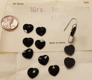 12 VINTAGE GLASS BLACK 12mm. HEART 2 HOLE SEW ON CABOCHON CONNECTOR BEADS 4547 - Picture 1 of 4
